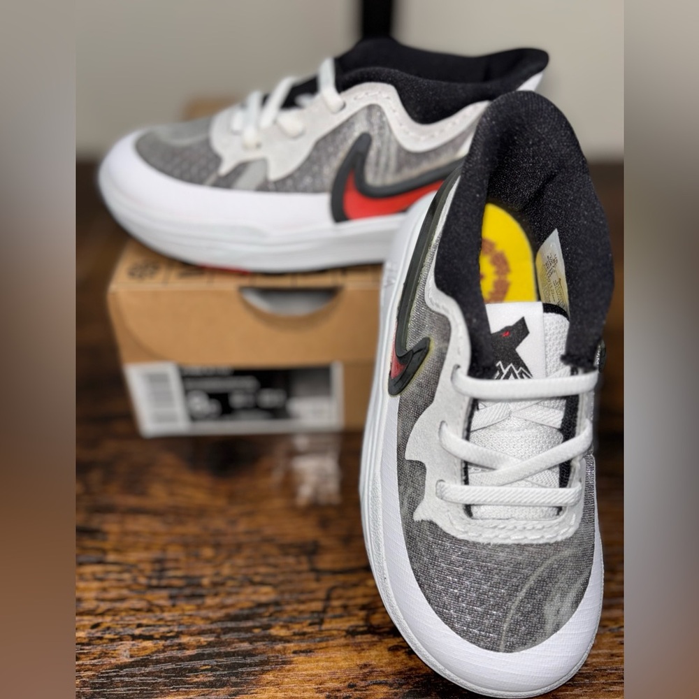 Nike Kids' Kyrie 8(TB) size 8C